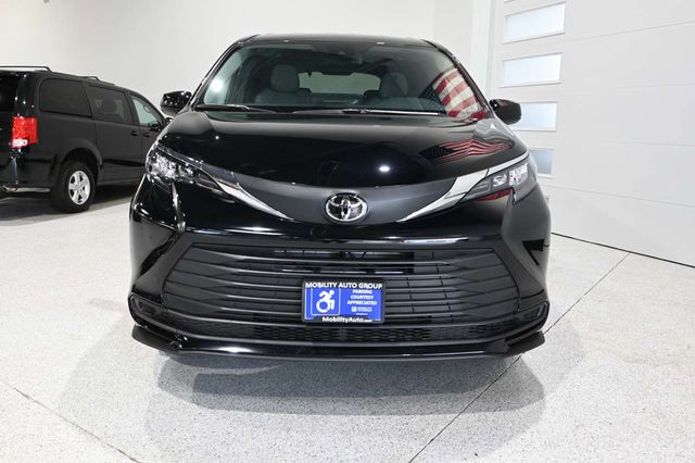 2026 Toyota Sienna LE FWD 8-Passenger - 23079486 - 3