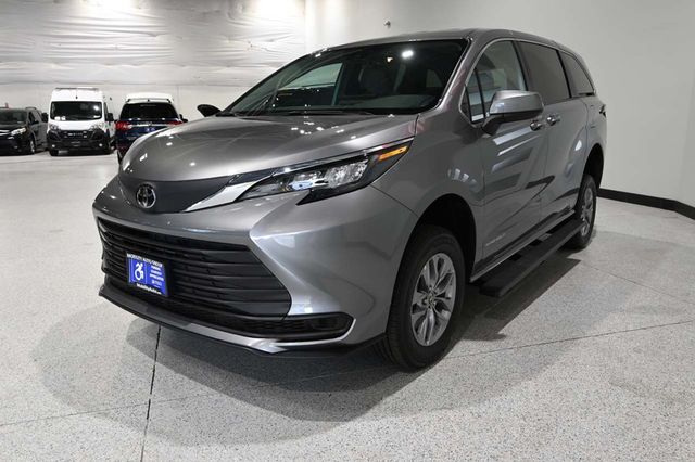 2026 Toyota Sienna LE FWD 8-Passenger - 23079487 - 9