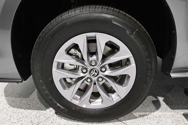 2026 Toyota Sienna LE FWD 8-Passenger - 23079487 - 11