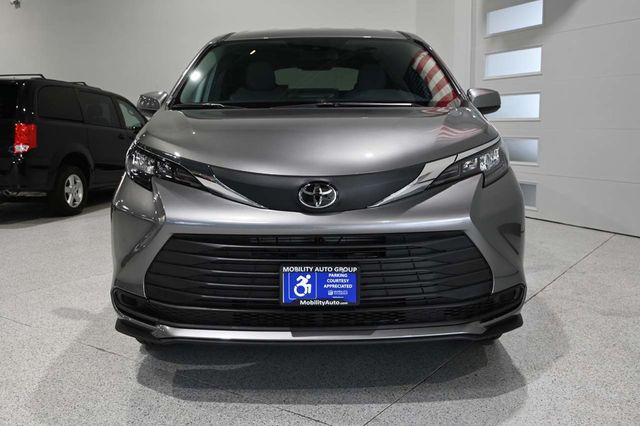 2026 Toyota Sienna LE FWD 8-Passenger - 23079487 - 3