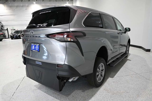 2026 Toyota Sienna LE FWD 8-Passenger - 23079487 - 5