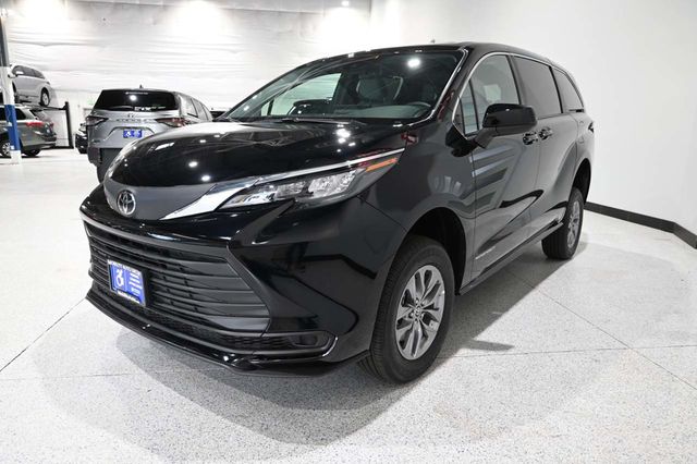 2026 Toyota Sienna LE FWD 8-Passenger - 23079489 - 9