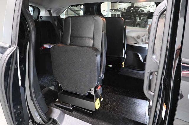 2026 Toyota Sienna LE FWD 8-Passenger - 23079489 - 17