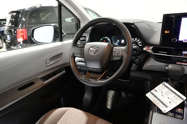 2026 Toyota Sienna LE FWD 8-Passenger - 23079489 - 26