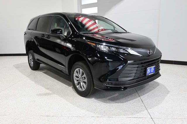 2026 Toyota Sienna LE FWD 8-Passenger - 23079489 - 2
