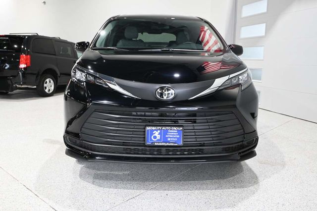 2026 Toyota Sienna LE FWD 8-Passenger - 23079489 - 3