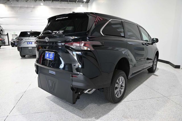 2026 Toyota Sienna LE FWD 8-Passenger - 23079489 - 5