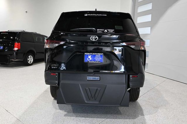 2026 Toyota Sienna LE FWD 8-Passenger - 23079489 - 6