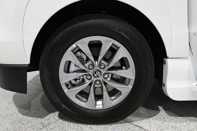 2026 Toyota Sienna LE FWD 8-Passenger - 23079490 - 11