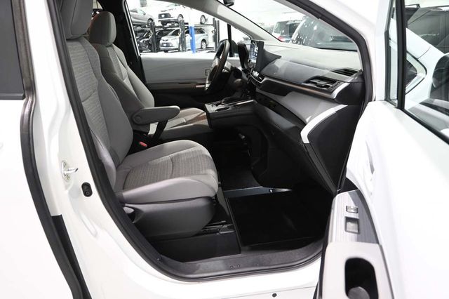 2026 Toyota Sienna LE FWD 8-Passenger - 23079490 - 14