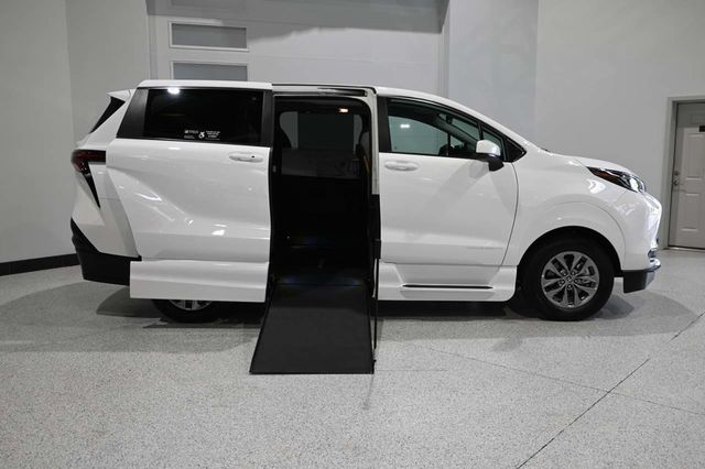 2026 Toyota Sienna LE FWD 8-Passenger - 23079490 - 16