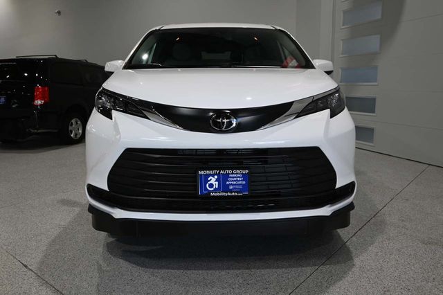 2026 Toyota Sienna LE FWD 8-Passenger - 23079490 - 3