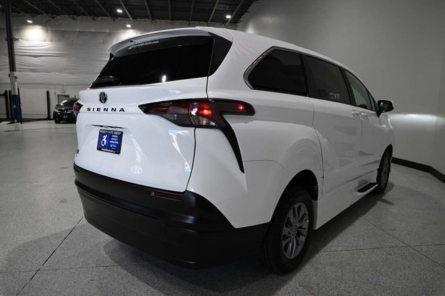 2026 Toyota Sienna LE FWD 8-Passenger - 23079490 - 5