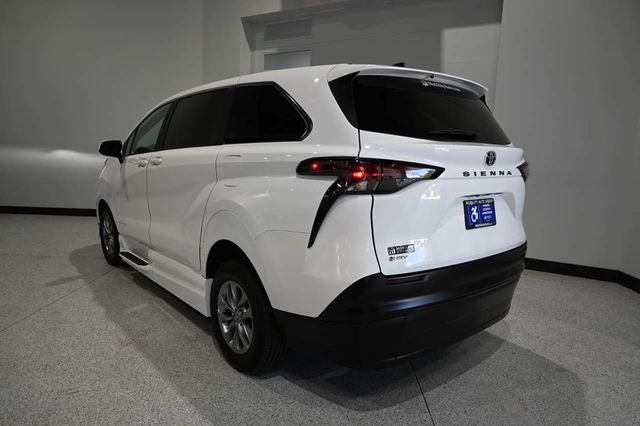 2026 Toyota Sienna LE FWD 8-Passenger - 23079490 - 7