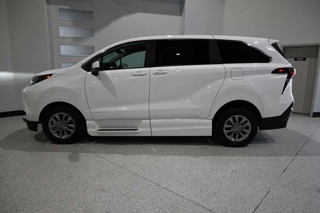 2026 Toyota Sienna LE FWD 8-Passenger - 23079490 - 8