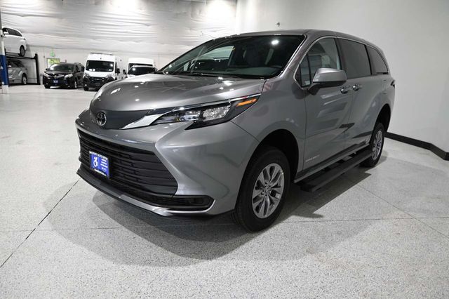 2026 Toyota Sienna LE FWD 8-Passenger - 23082739 - 9