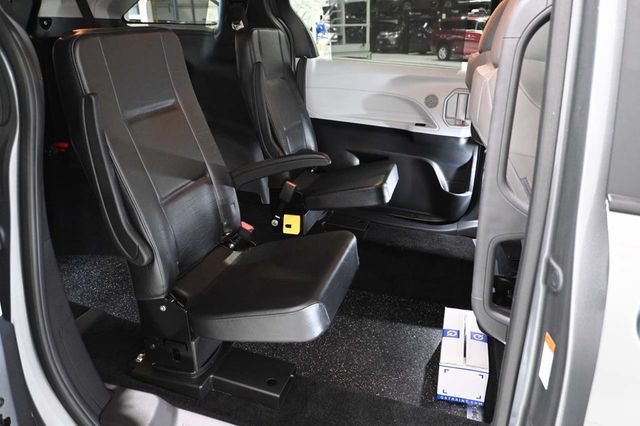 2026 Toyota Sienna LE FWD 8-Passenger - 23082739 - 16