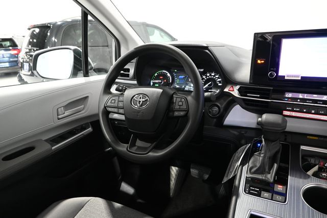 2026 Toyota Sienna LE FWD 8-Passenger - 23082739 - 26