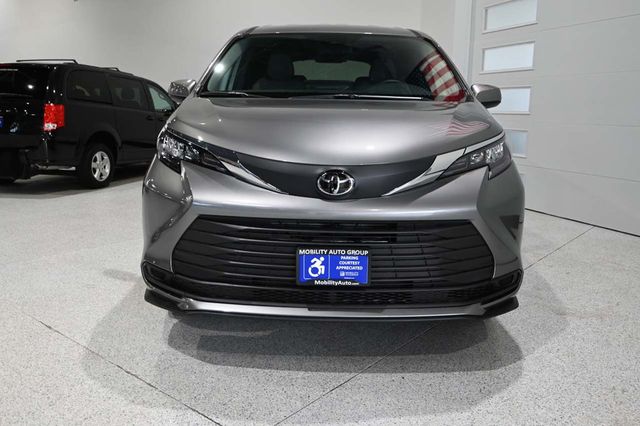 2026 Toyota Sienna LE FWD 8-Passenger - 23082739 - 3