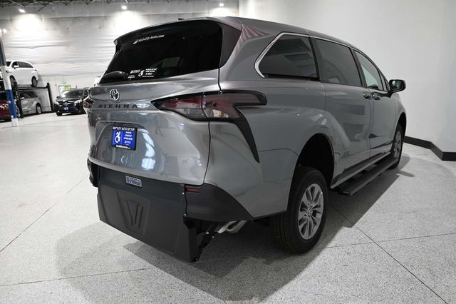 2026 Toyota Sienna LE FWD 8-Passenger - 23082739 - 5