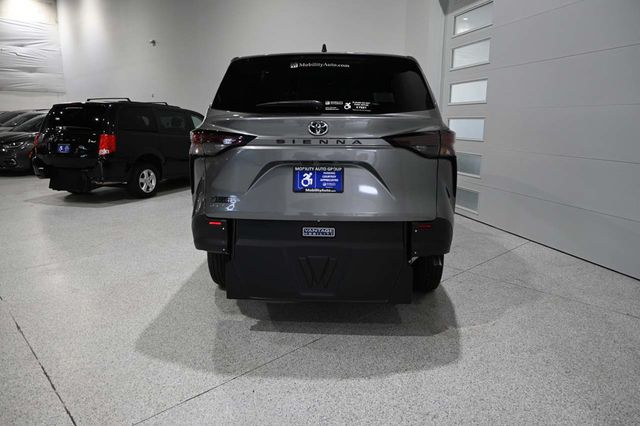 2026 Toyota Sienna LE FWD 8-Passenger - 23082739 - 6
