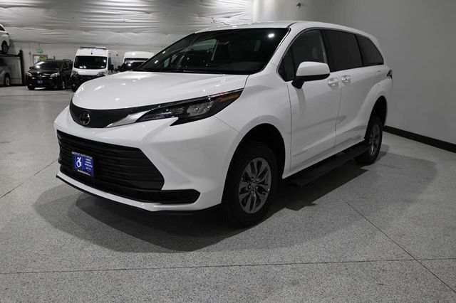 2026 Toyota Sienna LE FWD 8-Passenger - 23082740 - 9