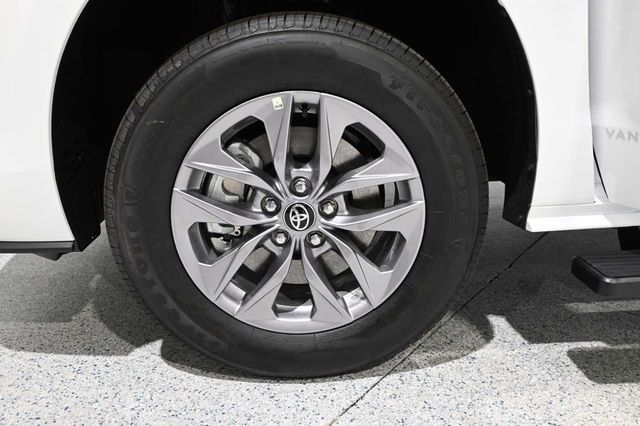 2026 Toyota Sienna LE FWD 8-Passenger - 23082740 - 11