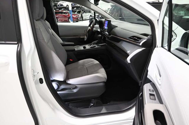 2026 Toyota Sienna LE FWD 8-Passenger - 23082740 - 14