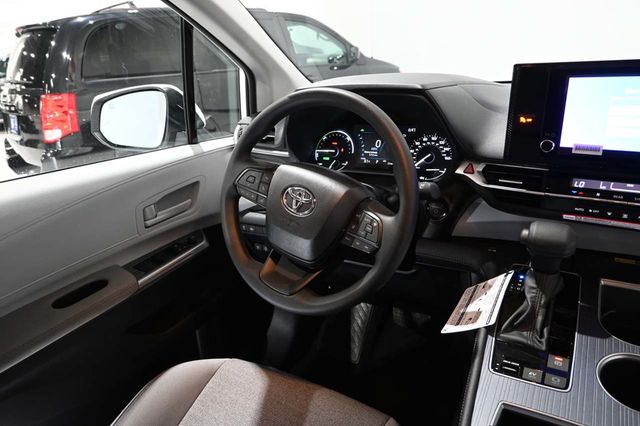 2026 Toyota Sienna LE FWD 8-Passenger - 23082740 - 24