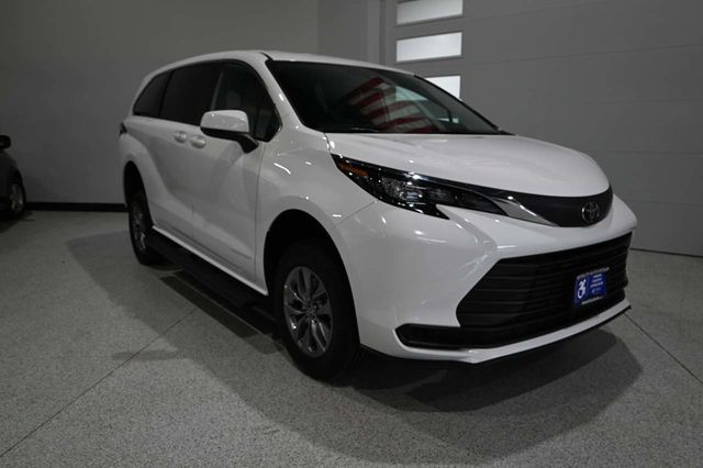 2026 Toyota Sienna LE FWD 8-Passenger - 23082740 - 2