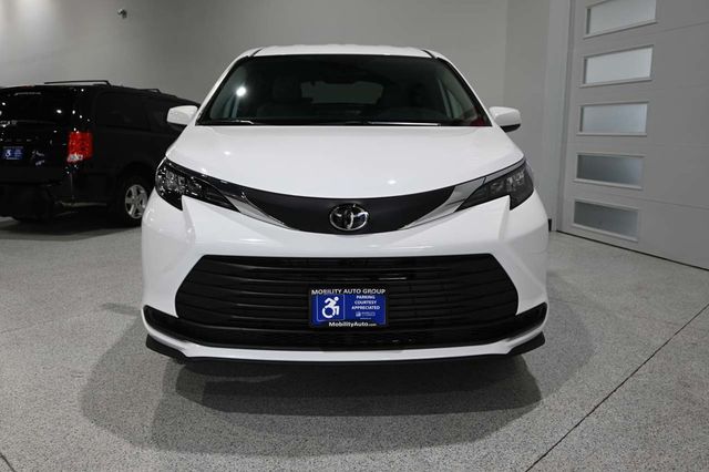 2026 Toyota Sienna LE FWD 8-Passenger - 23082740 - 3