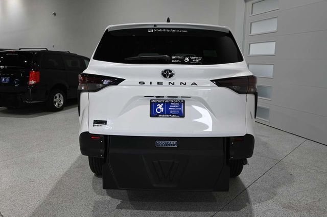 2026 Toyota Sienna LE FWD 8-Passenger - 23082740 - 6