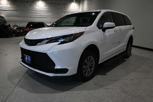 2026 Toyota Sienna LE FWD 8-Passenger - 23092168 - 9