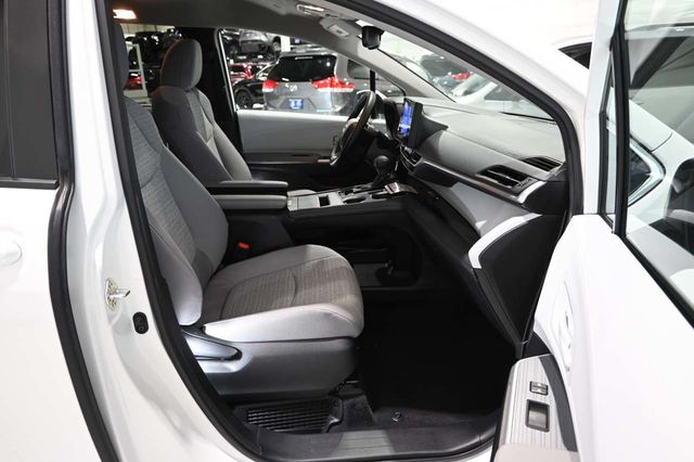 2026 Toyota Sienna LE FWD 8-Passenger - 23092168 - 14