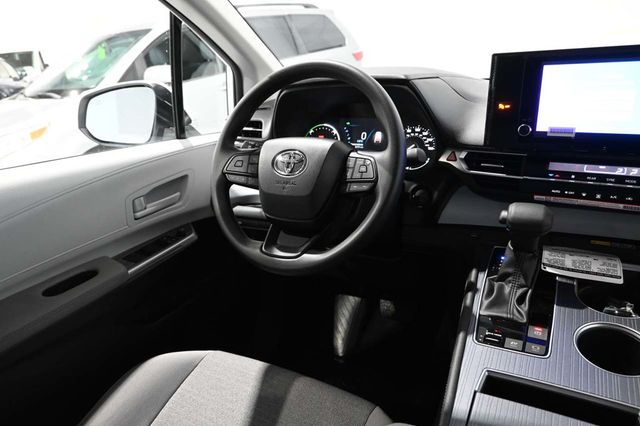 2026 Toyota Sienna LE FWD 8-Passenger - 23092168 - 26