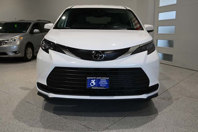 2026 Toyota Sienna LE FWD 8-Passenger - 23092168 - 3
