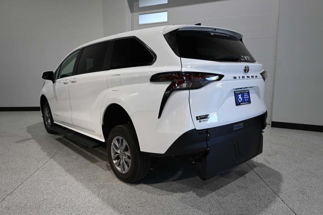 2026 Toyota Sienna LE FWD 8-Passenger - 23092168 - 7