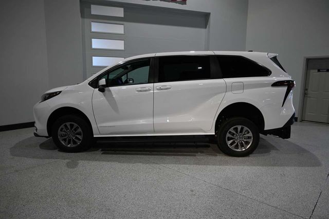 2026 Toyota Sienna LE FWD 8-Passenger - 23092168 - 8