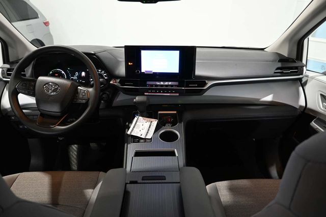2026 Toyota Sienna LE FWD 8-Passenger - 23092170 - 22