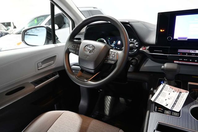 2026 Toyota Sienna LE FWD 8-Passenger - 23092170 - 24