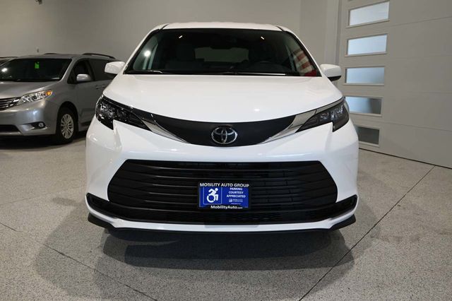 2026 Toyota Sienna LE FWD 8-Passenger - 23092170 - 3