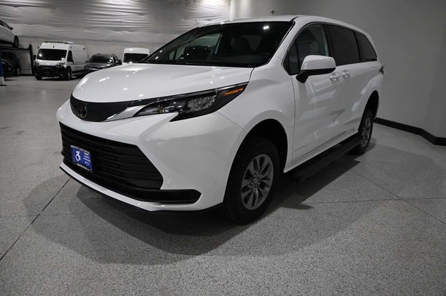2026 Toyota Sienna LE FWD 8-Passenger - 23098842 - 9