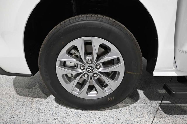 2026 Toyota Sienna LE FWD 8-Passenger - 23098842 - 11