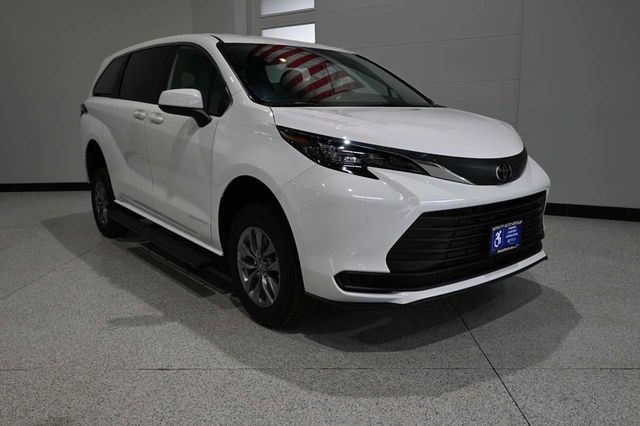 2026 Toyota Sienna LE FWD 8-Passenger - 23098842 - 2