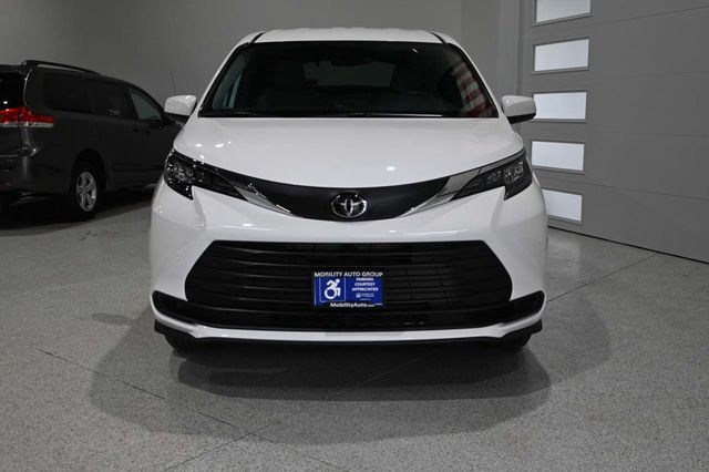 2026 Toyota Sienna LE FWD 8-Passenger - 23098842 - 3