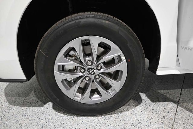 2026 Toyota Sienna LE FWD 8-Passenger - 23098843 - 11