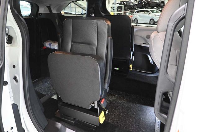 2026 Toyota Sienna LE FWD 8-Passenger - 23098843 - 17