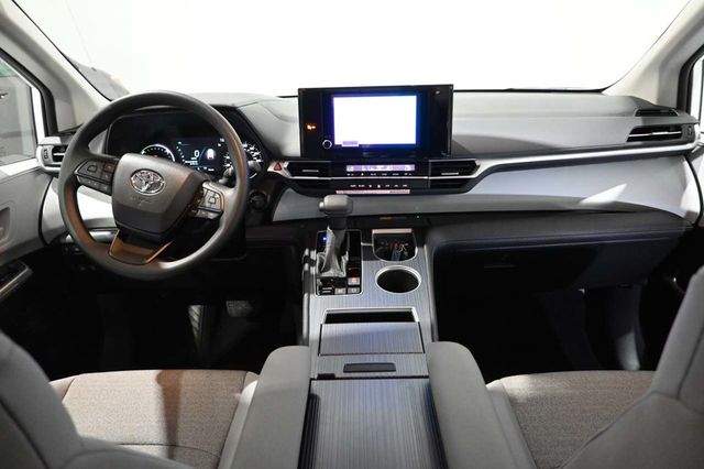 2026 Toyota Sienna LE FWD 8-Passenger - 23098843 - 24