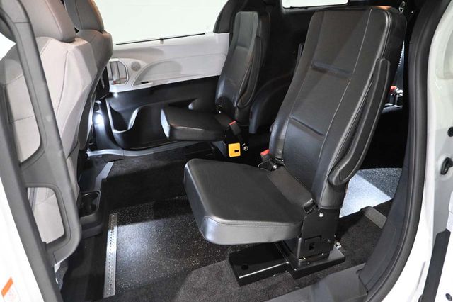 2026 Toyota Sienna LE FWD 8-Passenger - 23098843 - 27