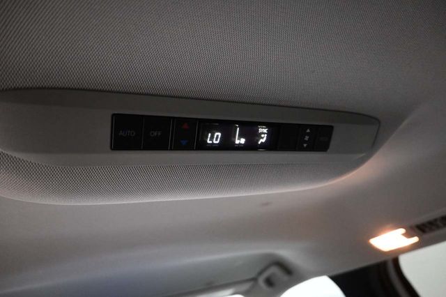 2026 Toyota Sienna LE FWD 8-Passenger - 23098843 - 28
